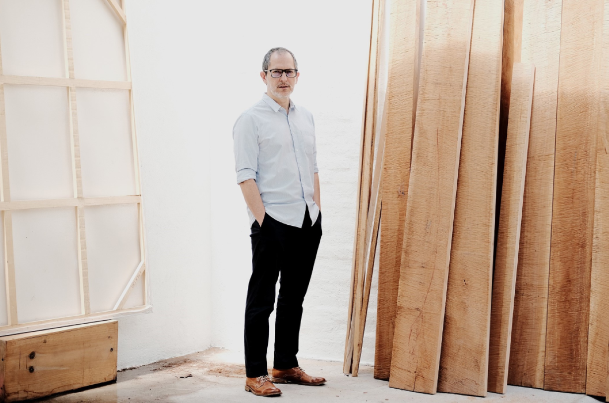 Edgar Orlaineta : From the Modernist Imaginary to Glass